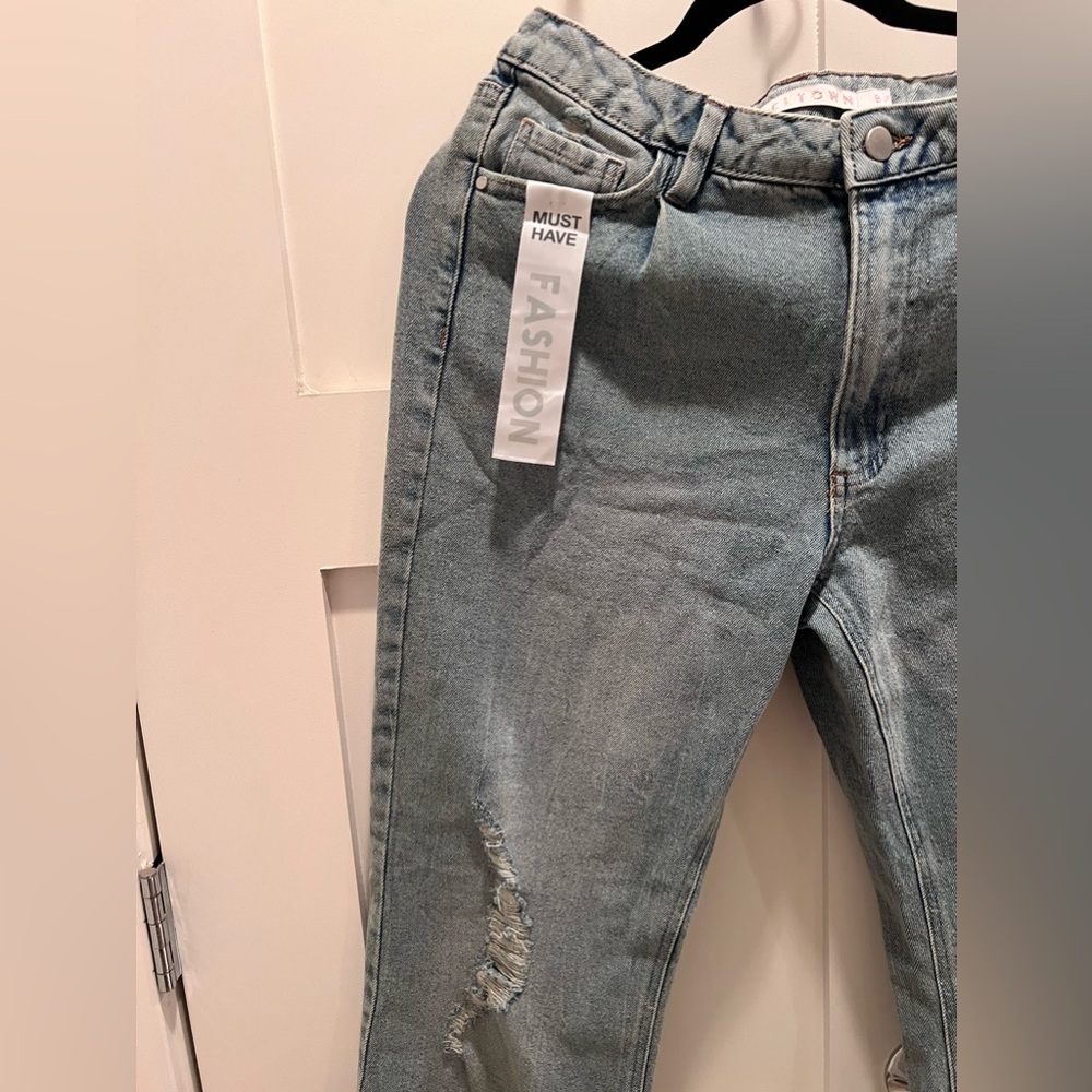 High rise ripped jeans
